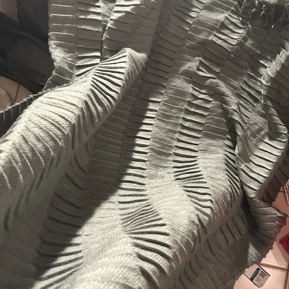 West Elm UNIQUE Gray Knit Throw 50” X 40 plus free bedside wicker small ‘tray’